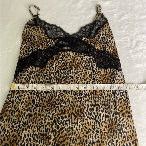 Victoria's Secret. Sexy Animal Print
Slip Dress. Size M - Picture 10 of 11